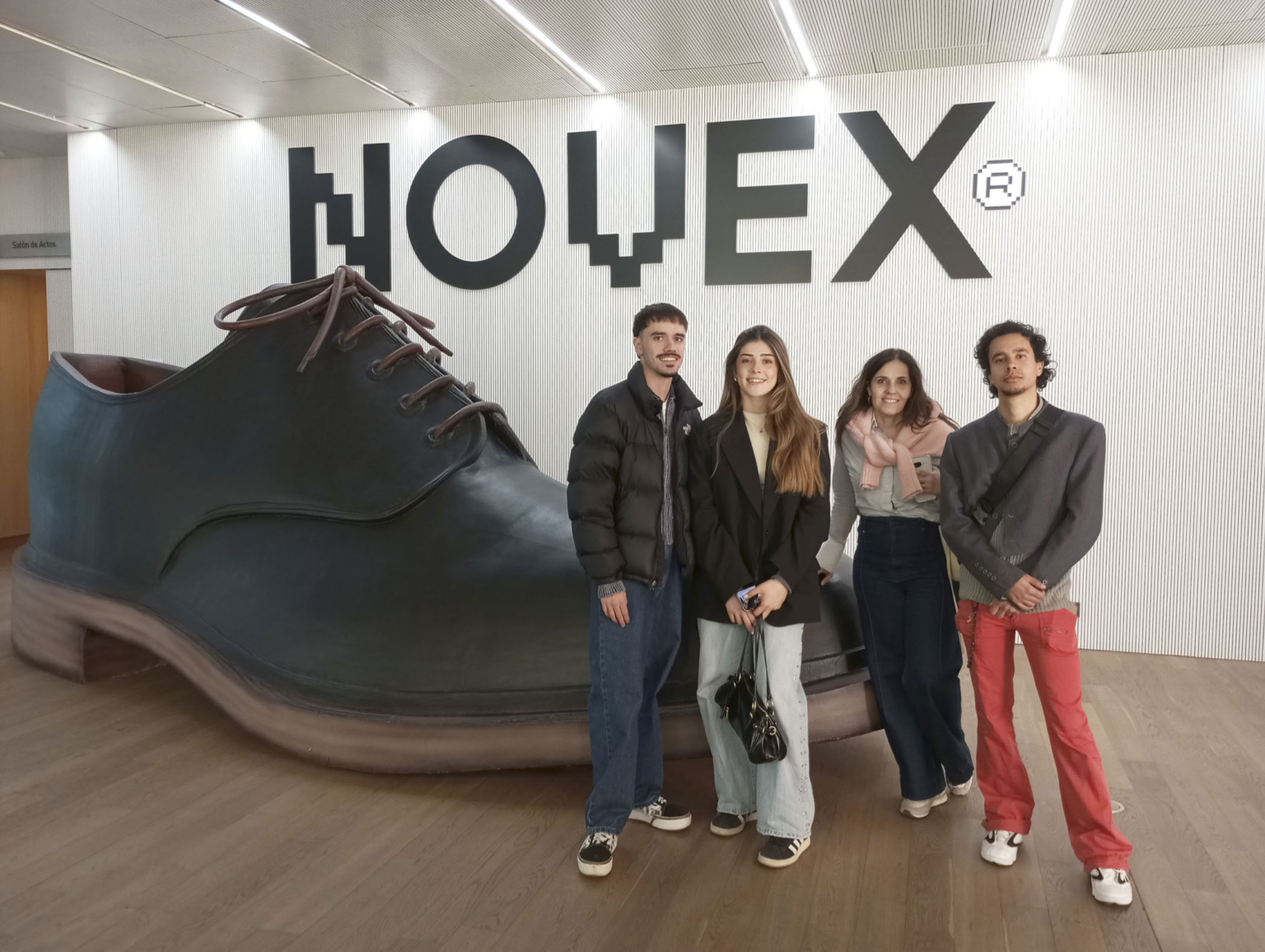 Alumnos y profes de la ESDIR se acercan a conocer la actualidad innovadora de NOVEX